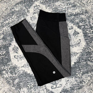 Lululemon Black & Grey Box it Out Legging - Size 10